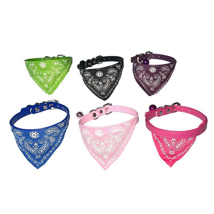 Collier foulard triangulaire