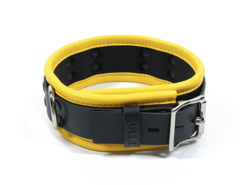 Collier large en cuir